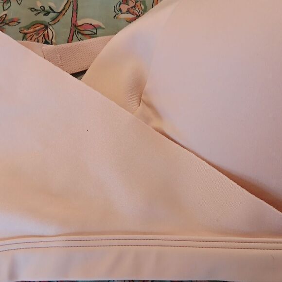 Warner's Women's No Side Effects Wire-Free Back Smoothing Contour Bra - Picture 3 of 10